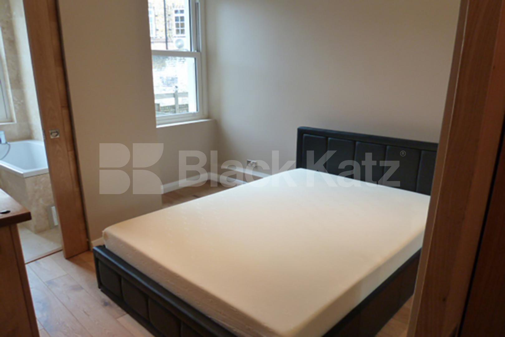 Double bedroom flat set on the top floor of a small private secure block Kings Cross Road , Kings Cross 